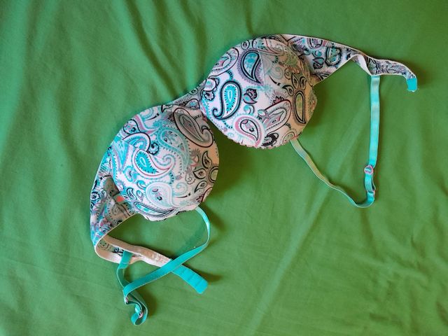 Sujetador estampado paisley blanco y turquesa