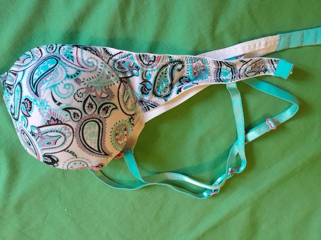 Sujetador estampado paisley blanco y turquesa