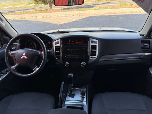 Mitsubishi Montero 2017