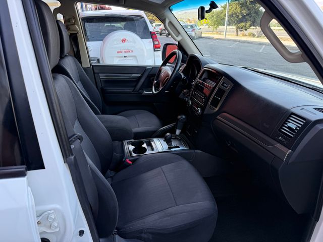 Mitsubishi Montero 2017
