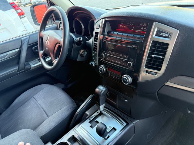 Mitsubishi Montero 2017