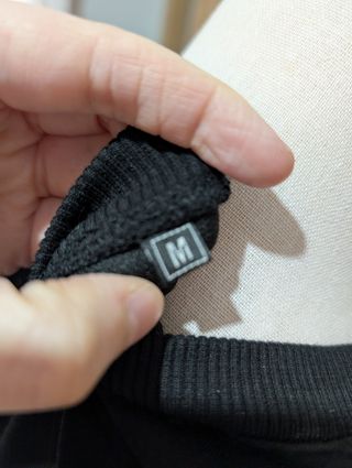 Jersey con estampado de gato y el logo de Gucci.