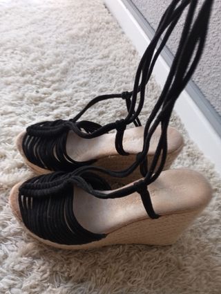 Sandalias cuña esparto negras