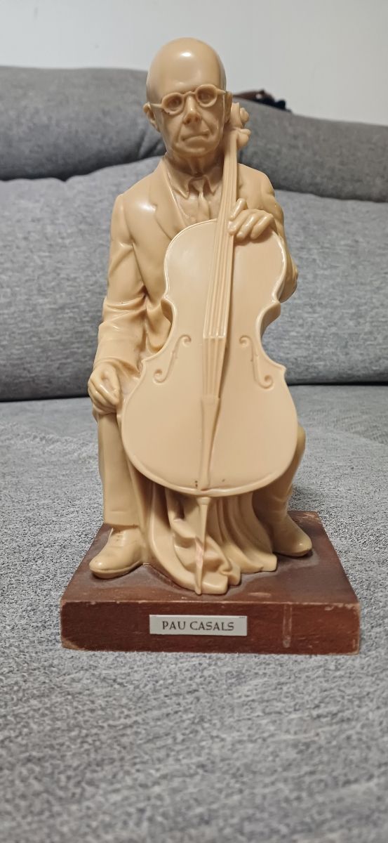 Escultura Pau Casals - Violonchelo