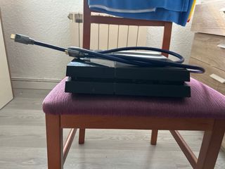 PS4 (PlayStation 4)