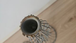 Frutero y candelabros metal gris