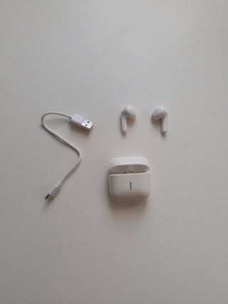 Cascos inalámbricos blancos