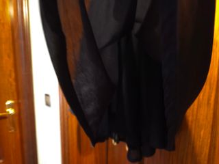 Vestido negro corto con pedrería