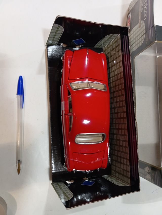 Ford Coupe 1949 1:24 escala