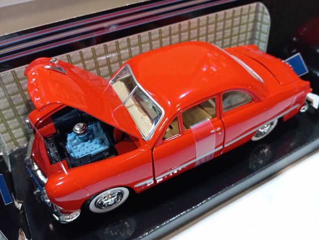 Ford Coupe 1949 1:24 escala