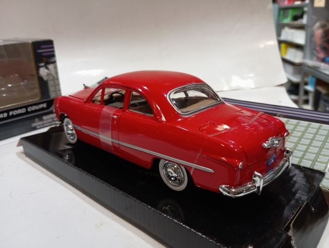 Ford Coupe 1949 1:24 escala