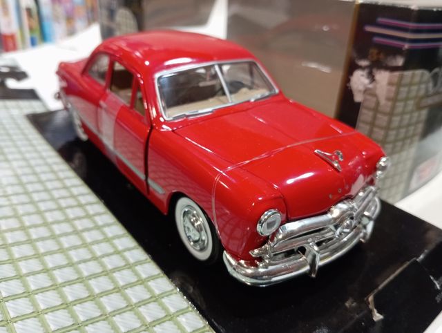 Ford Coupe 1949 1:24 escala