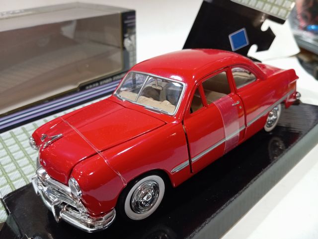 Ford Coupe 1949 1:24 escala