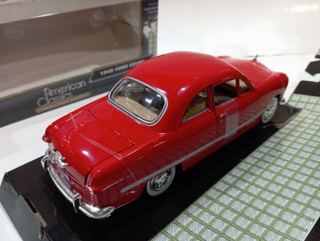 Ford Coupe 1949 1:24 escala