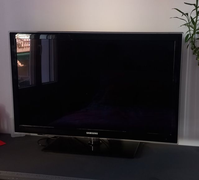 TV Samsung 40" LED UE40C5100