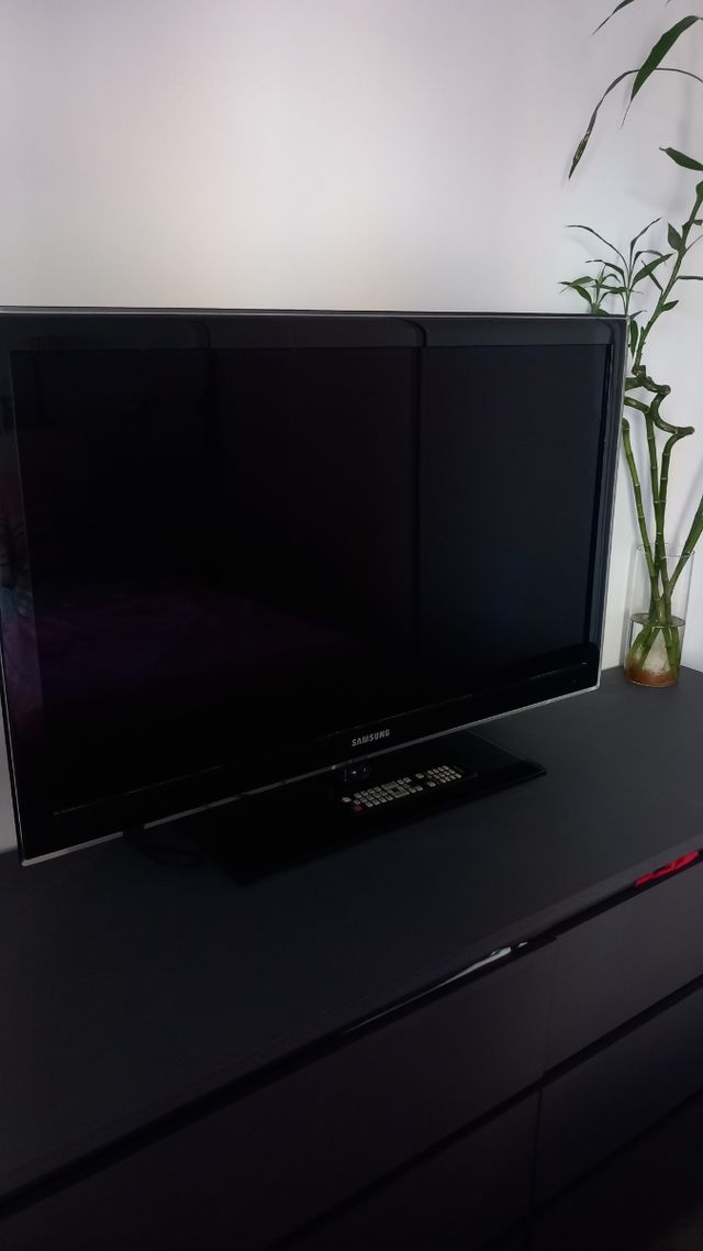 TV Samsung 40" LED UE40C5100