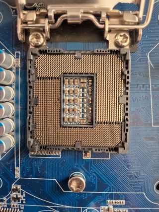 Gigabyte GA-H61M-D2-B3 + i3 3220