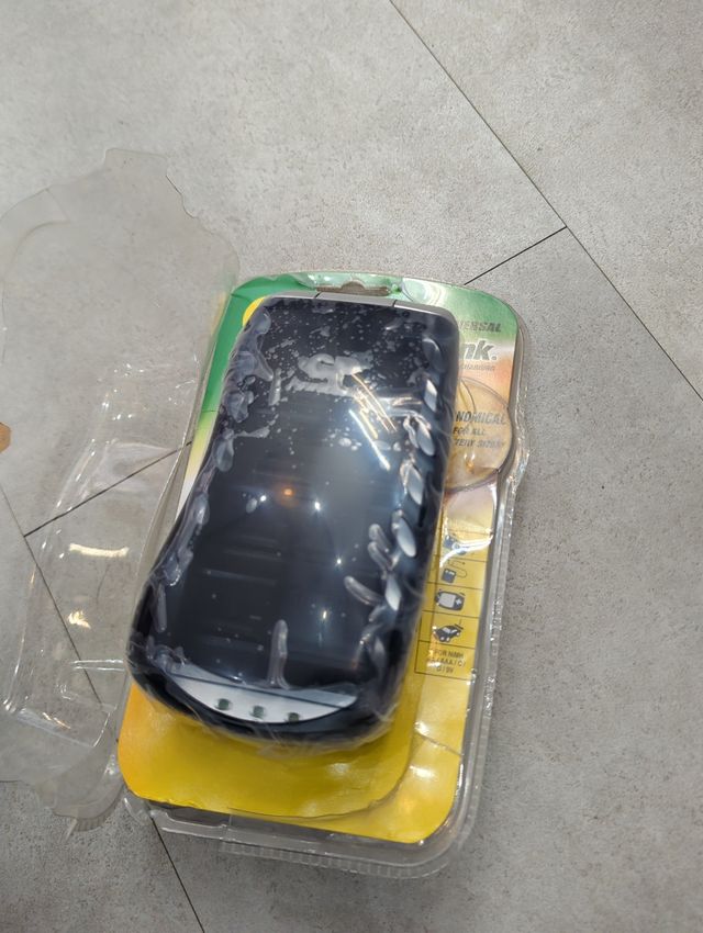 Cargador pilas 9V Universal