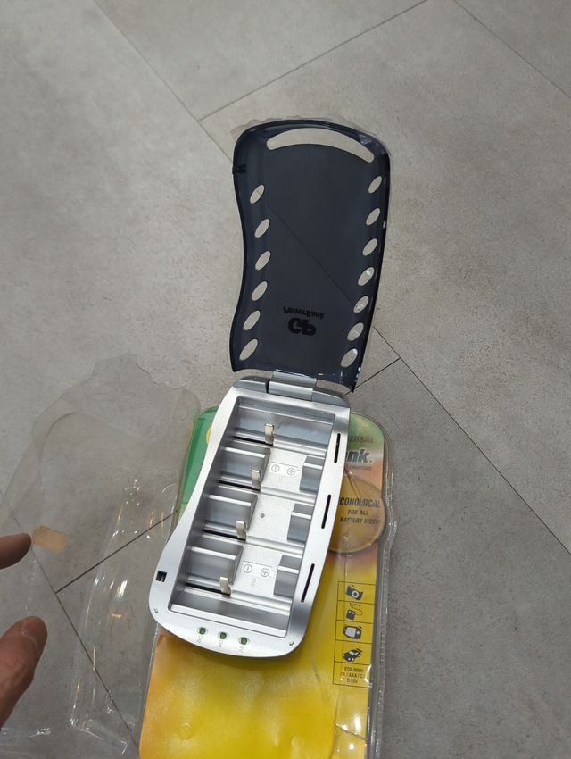 Cargador pilas 9V Universal