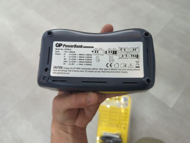 Cargador pilas 9V Universal