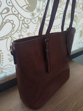 Bolso marrón de piel