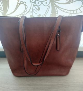 Bolso marrón de piel