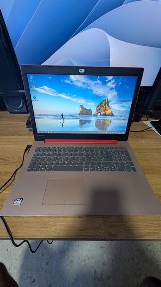 Lenovo Ideapad 320-15AST Rojo
