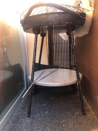 Barbacoa redonda metálica