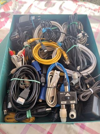 Lote cables + auriculares,cables sin usar 