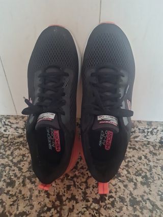 Zapatillas Skechers negras 