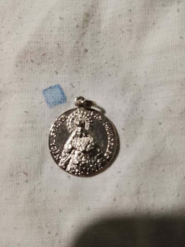 Medalla hermandad santa Genoveva.