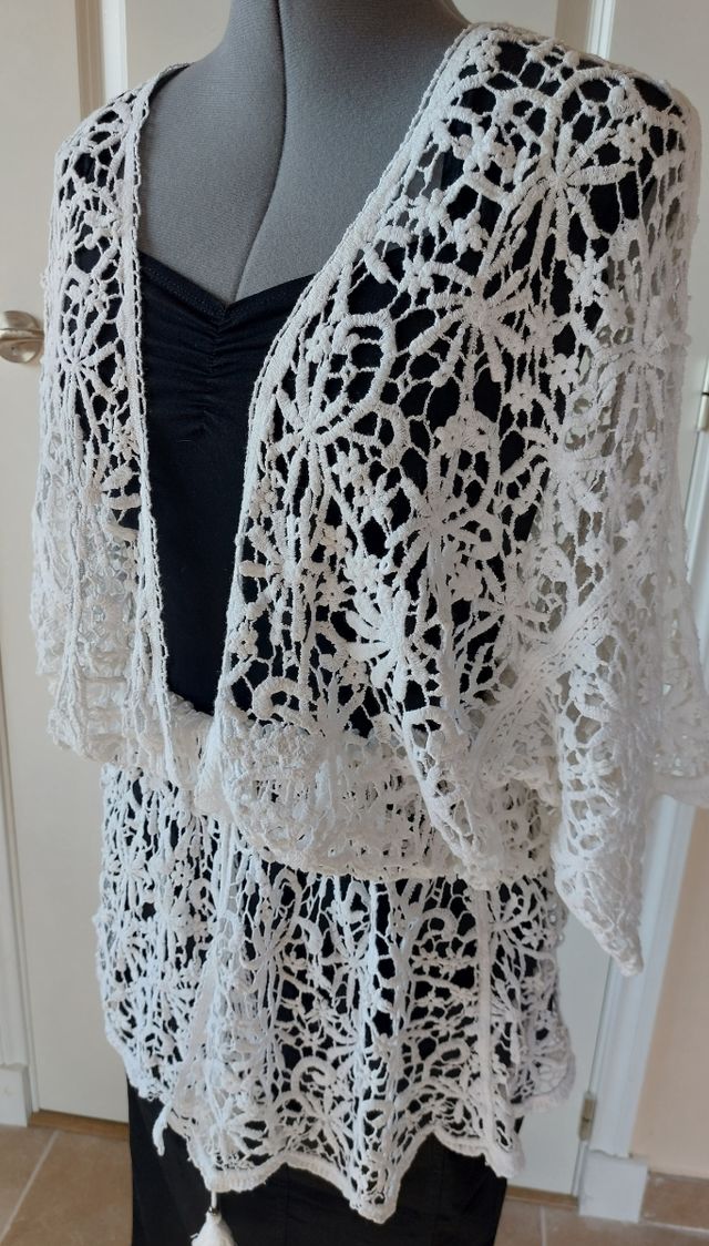 Top blanco de encaje grueso. Como nuevo. 40-42