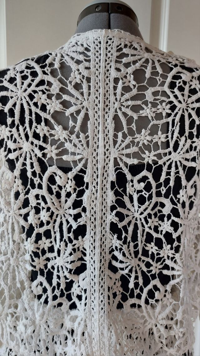 Top blanco de encaje grueso. Como nuevo. 40-42