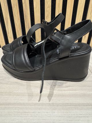 Sandalias cuña negras