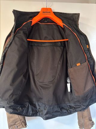 Chaqueta moto Bering marrón
Totalmente impermeable