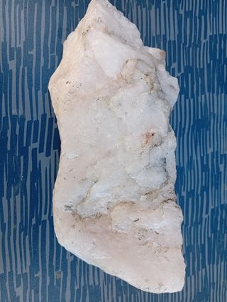 N22. Minerali di quarzo bianco lattiginoso grezzi