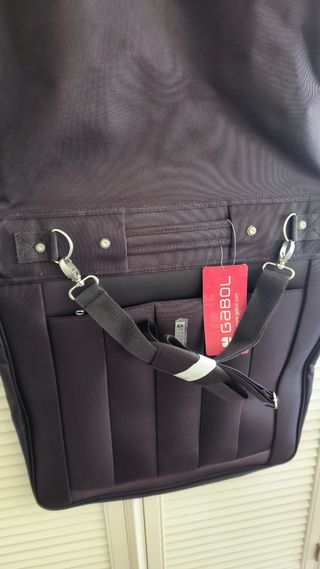 Portatrajes Gabol con etiquetas