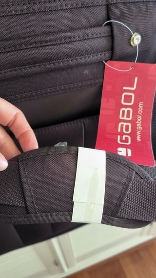 Portatrajes Gabol con etiquetas