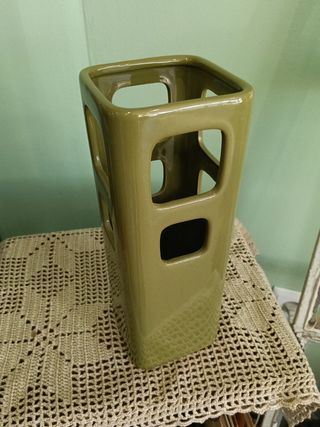 Jarrón cerámico verde oliva diseño vintage