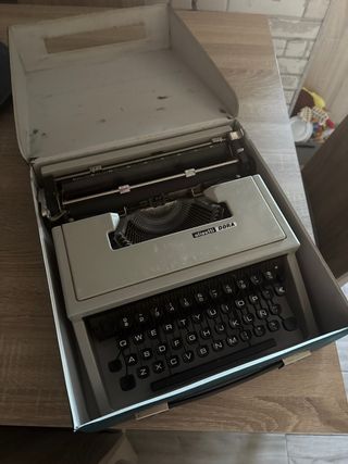 Olivetti Dora: Máquina de escribir