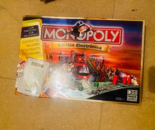 Juego de mesa. -
Monopoly Electrónico como nuevo.