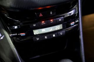 Peugeot 2008   Allure BlueHDi 120 SS EAT6