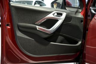 Peugeot 2008 Allure BlueHDi 120 SS EAT6