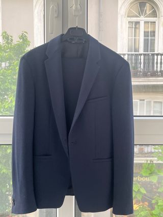 Traje azul marino
Americana 46
Pantalón 40
