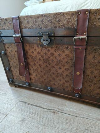 Baúl antiguo madera polipiel marrón