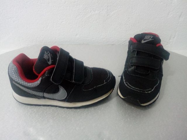 Tenis Nike Niños - Talla 26