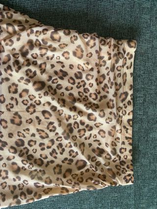 Mini falda leopardo talla L de shein.