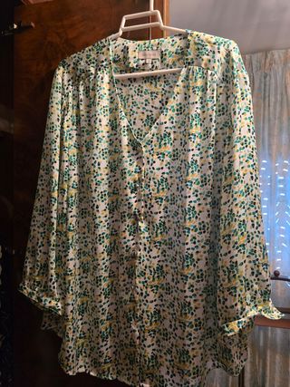 Blusa estampada verde y blanca