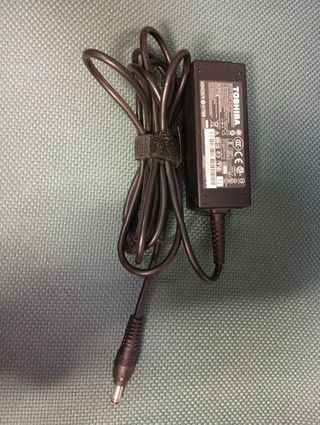 Cargador Toshiba portátil