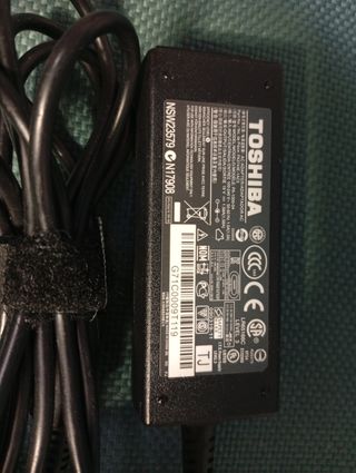 Cargador Toshiba portátil